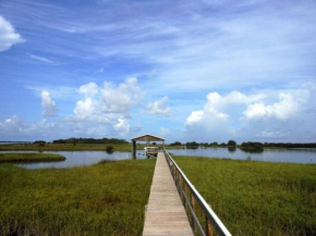 Hill top house with amazing views and bay side dock with fishing deck